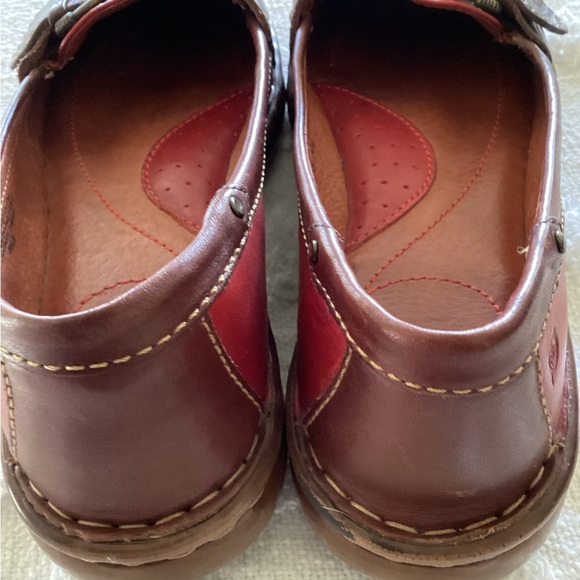 Born Two Tone Red/ Brown Leather Loafers Women's size 9
BT-1 - Picture 3 of 6